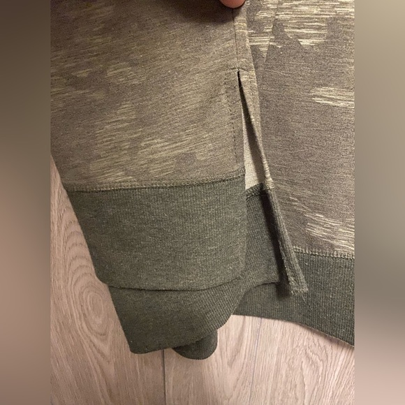 Medium Camo Avia Sweatshirt - Picture 3 of 4